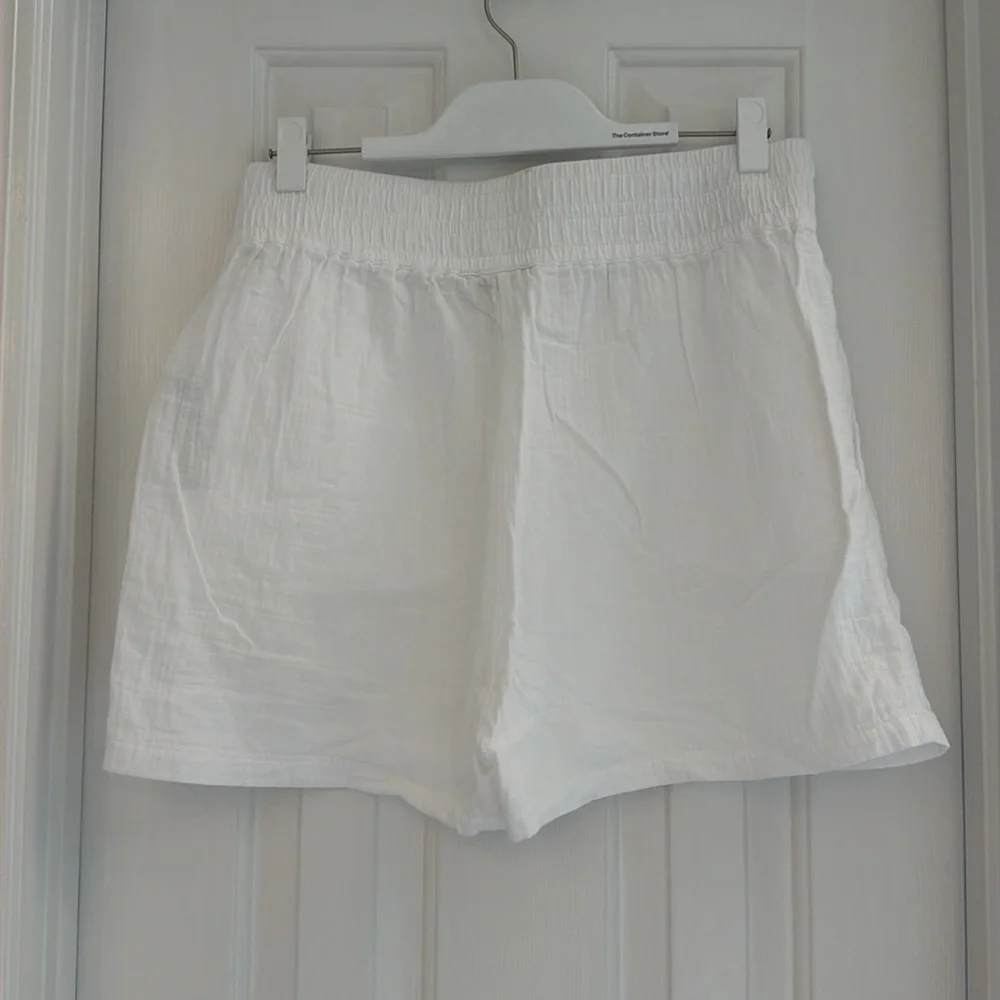 Boden linen shorts. White. Size 10